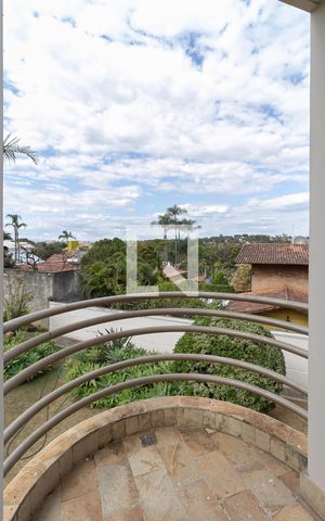Casa à venda com 1000m², 6 quartos e 9 vagas Casa à venda com 1000m², 6 quartos e 9 vagasVaranda da semi suíte 2