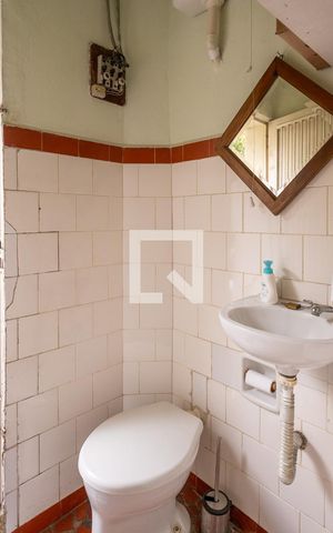 Casa à venda com 130m², 2 quartos e 1 vaga Casa à venda com 130m², 2 quartos e 1 vagaBanheiro de Serviço