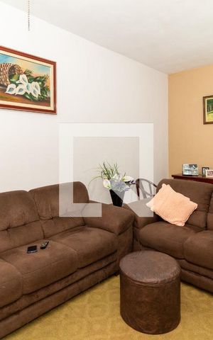 Casa à venda com 100m², 2 quartos e 2 vagasSala