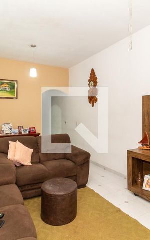 Casa à venda com 100m², 2 quartos e 2 vagasSala
