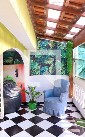 Casa à venda com 176m², 6 quartos e 2 vagas Casa à venda com 176m², 6 quartos e 2 vagasVaranda da Sala