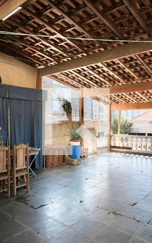 Casa à venda com 176m², 6 quartos e 2 vagas Casa à venda com 176m², 6 quartos e 2 vagasQuintal