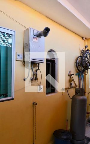Casa à venda com 176m², 6 quartos e 2 vagas Casa à venda com 176m², 6 quartos e 2 vagasQuintal