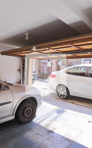 Casa à venda com 176m², 6 quartos e 2 vagas Casa à venda com 176m², 6 quartos e 2 vagasGaragem