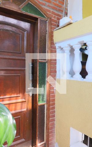 Casa à venda com 176m², 6 quartos e 2 vagas Casa à venda com 176m², 6 quartos e 2 vagasEntrada