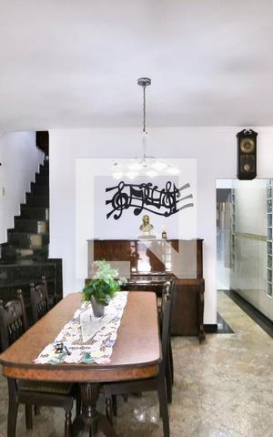 Casa à venda com 176m², 6 quartos e 2 vagas Casa à venda com 176m², 6 quartos e 2 vagasSala de Jantar
