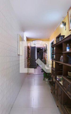 Casa à venda com 176m², 6 quartos e 2 vagas Casa à venda com 176m², 6 quartos e 2 vagasQuintal