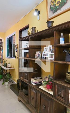 Casa à venda com 176m², 6 quartos e 2 vagas Casa à venda com 176m², 6 quartos e 2 vagasQuintal