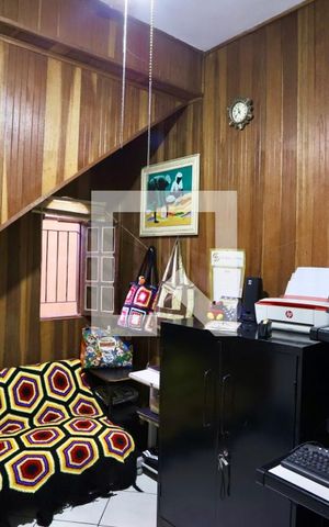 Casa à venda com 176m², 6 quartos e 2 vagas Casa à venda com 176m², 6 quartos e 2 vagasEscritório