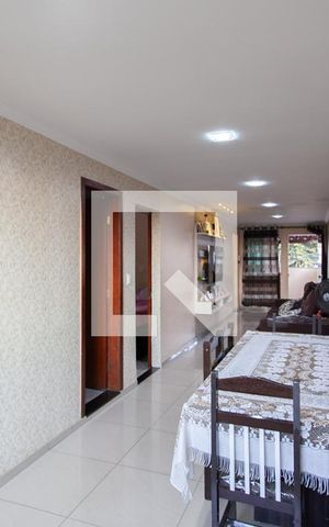 Casa à venda com 300m², 4 quartos e 6 vagas Casa à venda com 300m², 4 quartos e 6 vagasSala