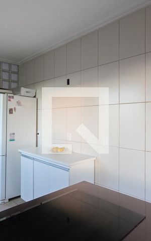 Casa à venda com 300m², 4 quartos e 6 vagas Casa à venda com 300m², 4 quartos e 6 vagasCozinha