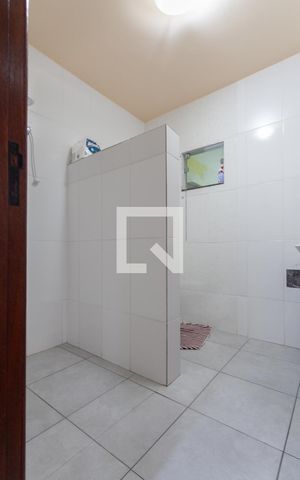 Casa à venda com 300m², 4 quartos e 6 vagas Casa à venda com 300m², 4 quartos e 6 vagasBanheiro Social