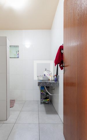 Casa à venda com 300m², 4 quartos e 6 vagas Casa à venda com 300m², 4 quartos e 6 vagasBanheiro Social