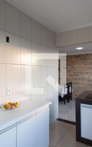 Casa à venda com 300m², 4 quartos e 6 vagas Casa à venda com 300m², 4 quartos e 6 vagasCozinha