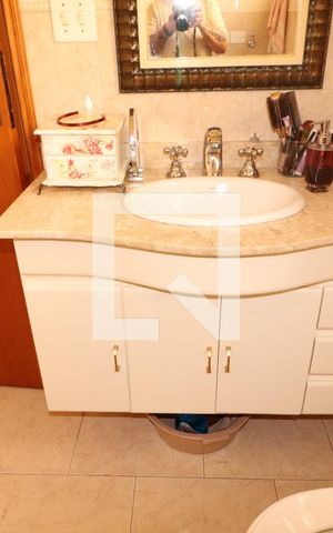 Casa à venda com 200m², 4 quartos e 4 vagasBanheiro da Suíte