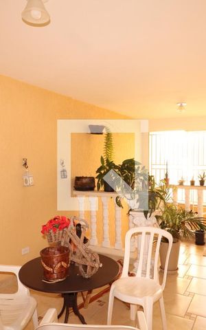 Casa à venda com 200m², 4 quartos e 4 vagasVaranda