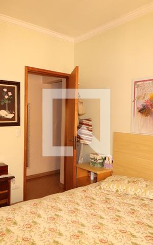 Casa à venda com 200m², 4 quartos e 4 vagasQuarto 1 suite