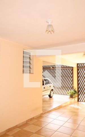 Casa à venda com 200m², 4 quartos e 4 vagasGaragem