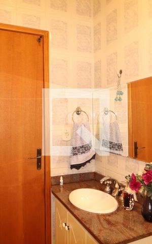 Casa à venda com 200m², 4 quartos e 4 vagasBanheiro