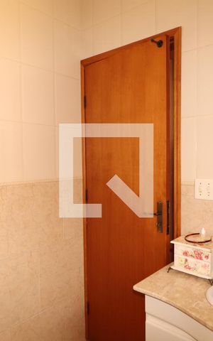 Casa à venda com 200m², 4 quartos e 4 vagasBanheiro da Suíte