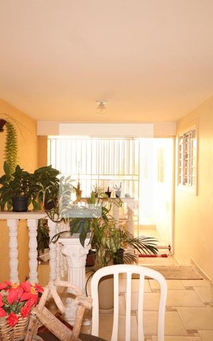 Casa à venda com 200m², 4 quartos e 4 vagasVaranda