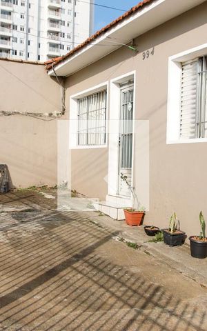 Casa à venda com 500m², 2 quartos e 10 vagas Casa à venda com 500m², 2 quartos e 10 vagasQuintal