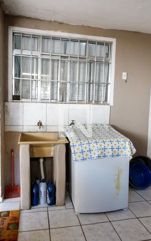 Casa à venda com 500m², 2 quartos e 10 vagas Casa à venda com 500m², 2 quartos e 10 vagasLavanderia