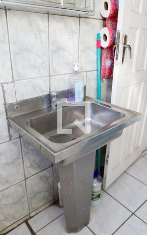 Casa à venda com 500m², 2 quartos e 10 vagas Casa à venda com 500m², 2 quartos e 10 vagasBanheiro
