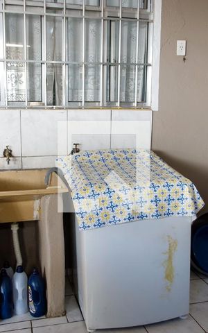 Casa à venda com 500m², 2 quartos e 10 vagas Casa à venda com 500m², 2 quartos e 10 vagasLavanderia