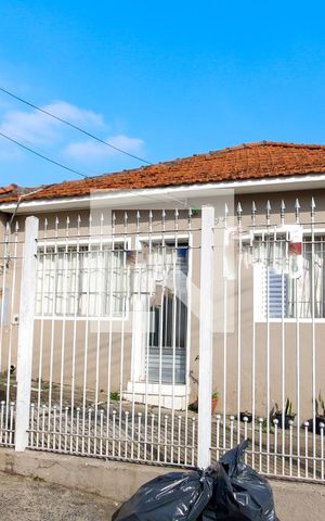 Casa à venda com 500m², 2 quartos e 10 vagas Casa à venda com 500m², 2 quartos e 10 vagasFachada