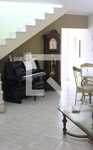 Casa à venda com 175m², 3 quartos e 2 vagasSala