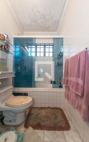 Casa à venda com 155m², 3 quartos e 2 vagas Casa à venda com 155m², 3 quartos e 2 vagasBanheiro Social