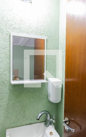 Casa à venda com 300m², 3 quartos e 8 vagas Casa à venda com 300m², 3 quartos e 8 vagasEspelho