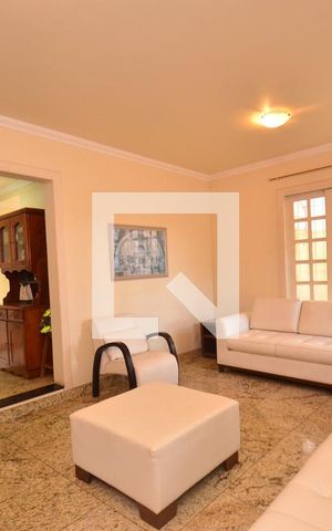 Casa à venda com 670m², 8 quartos e 8 vagas Casa à venda com 670m², 8 quartos e 8 vagasSala de estar