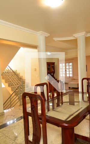 Casa à venda com 670m², 8 quartos e 8 vagas Casa à venda com 670m², 8 quartos e 8 vagasSala de jantar