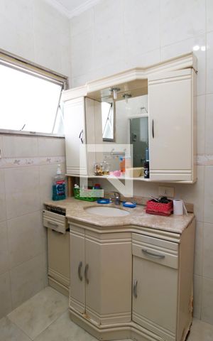 Casa à venda com 300m², 6 quartos e 7 vagasBanheiro da Suíte