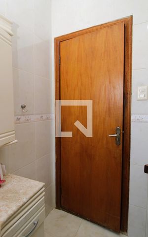 Casa à venda com 300m², 6 quartos e 7 vagasBanheiro da Suíte