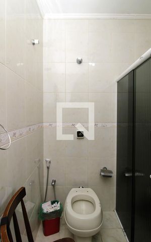 Casa à venda com 300m², 6 quartos e 7 vagasBanheiro da Suíte