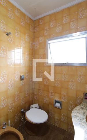 Casa à venda com 300m², 6 quartos e 7 vagasBanheiro 2
