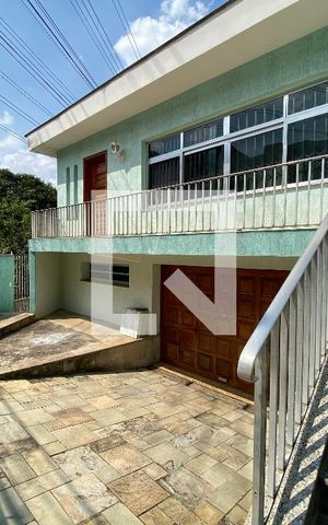 Casa à venda com 300m², 6 quartos e 7 vagas Casa à venda com 300m², 6 quartos e 7 vagasEntrada