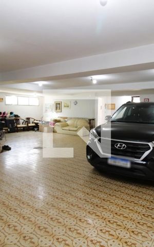 Casa à venda com 300m², 6 quartos e 7 vagas Casa à venda com 300m², 6 quartos e 7 vagasGaragem
