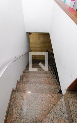 Casa à venda com 300m², 6 quartos e 7 vagasEscada