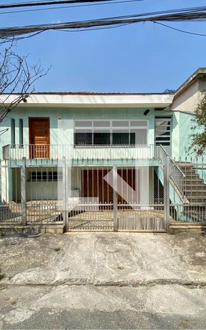 Casa à venda com 300m², 6 quartos e 7 vagas Casa à venda com 300m², 6 quartos e 7 vagasFachada