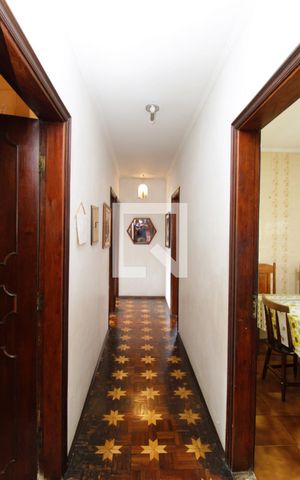 Casa à venda com 300m², 6 quartos e 7 vagasCorredor - Quartos