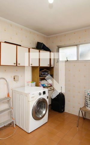 Casa à venda com 300m², 6 quartos e 7 vagasÁrea de Serviço