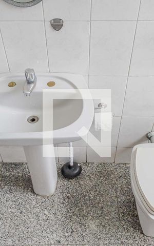 Casa à venda com 300m², 4 quartos e 6 vagasBanheiro