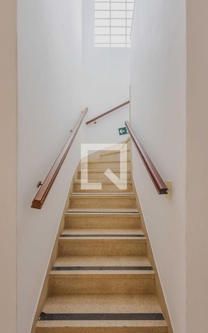 Casa à venda com 300m², 4 quartos e 6 vagasEscada