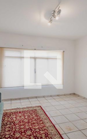 Casa à venda com 300m², 4 quartos e 6 vagasSala