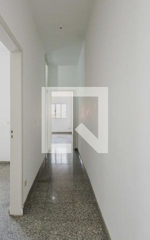 Casa à venda com 300m², 4 quartos e 6 vagasCorredor