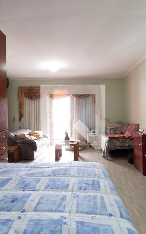 Casa à venda com 200m², 2 quartos e 2 vagasSuíte